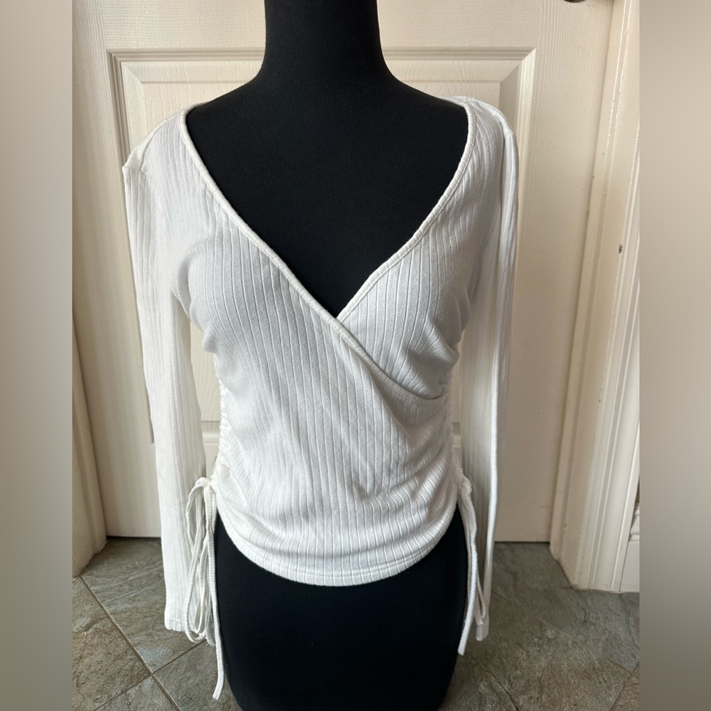 White faux wrap top with side ruching. Size Small